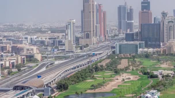 Letecký pohled na Sheikh Zayed Road v Dubaji Internet City oblasti timelapse — Stock video