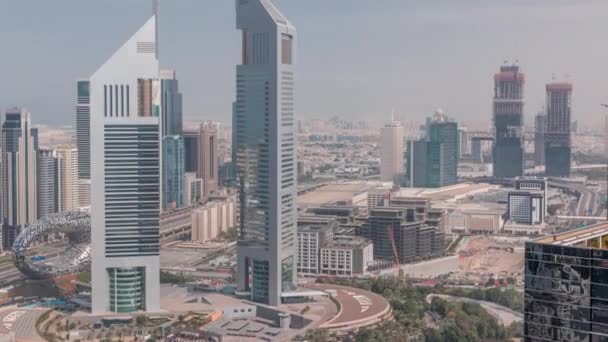 Widok na Emirates Towers i Sheikh Zayed drogowe lotnicze timelapse — Wideo stockowe