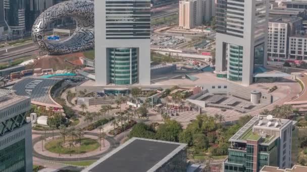 Emirates Towers mit Zukunftsmuseum und Scheich-Zayed-Straße im Zeitraffer — Stockvideo