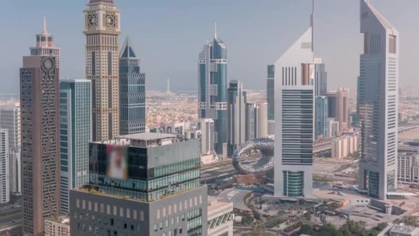 Des gratte-ciel sur Sheikh Zayed Road et DIFC timelapse à Dubaï, EAU. — Video