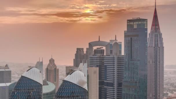 Tramonto sul centro finanziario della città di Dubai con timelapse grattacieli di lusso, Dubai, Emirati Arabi Uniti — Video Stock