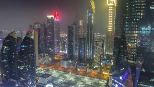 Dubai 'nin finans merkezi. Lüks gökdelenleri var. Bütün gece gökdelenler, Dubai, Birleşik Arap Emirlikleri. — Stok video