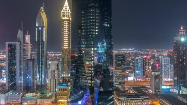 Centro financeiro da cidade de Dubai com arranha-céus de luxo durante toda a noite timelapse, Dubai, Emirados Árabes Unidos — Vídeo de Stock