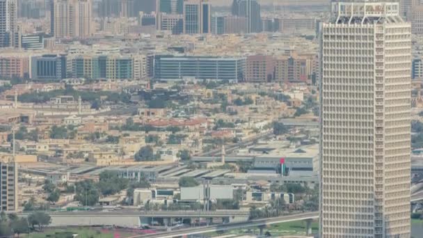두 바이에 있는 세계무역센터가 있는 고층 건물들을 공중에서 내려다본 모습. — 비디오