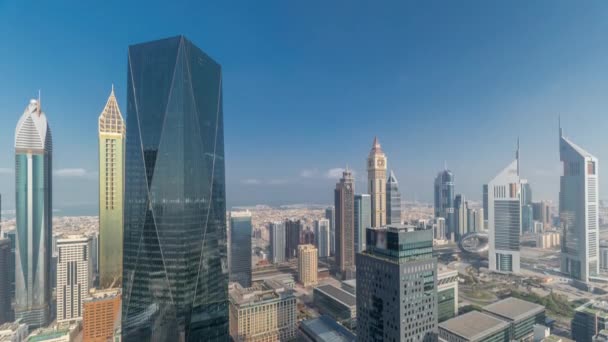 Panorama de arranha-céus futuristas no centro de negócios do distrito financeiro em Dubai na linha do tempo da estrada Sheikh Zayed — Vídeo de Stock