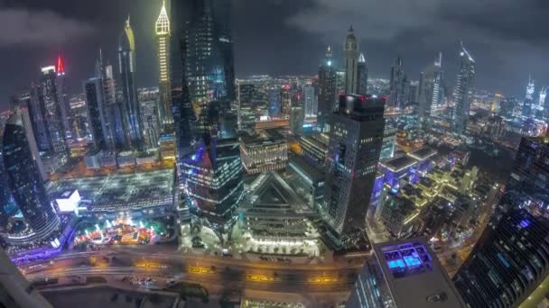 Πανόραμα φουτουριστικών ουρανοξύστες στο επιχειρηματικό κέντρο της οικονομικής περιοχής στο Ντουμπάι νύχτα timelapse — Αρχείο Βίντεο