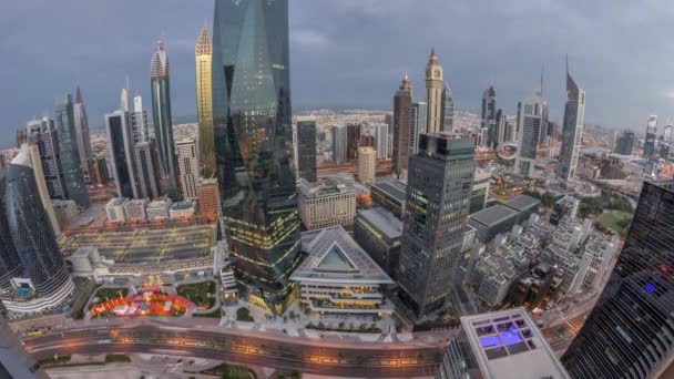 Panorama pencakar langit futuristik di pusat bisnis distrik keuangan di Dubai malam ini sampai hari timelapse — Stok Video