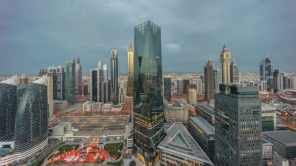 迪拜金融区商业中心未来摩天大楼的全景一天天过去 — 图库视频影像