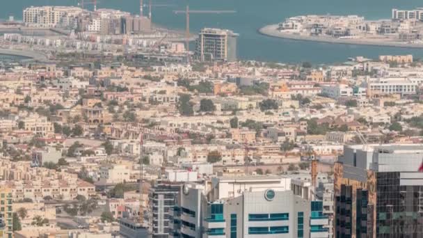 迪拜市公寓房屋和别墅的鸟瞰图，阿拉伯联合酋长国 — 图库视频影像