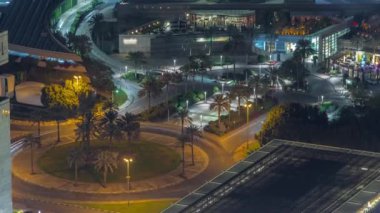 Dubai 'nin finans bölgesindeki kavşak kavşağının hava manzarası..