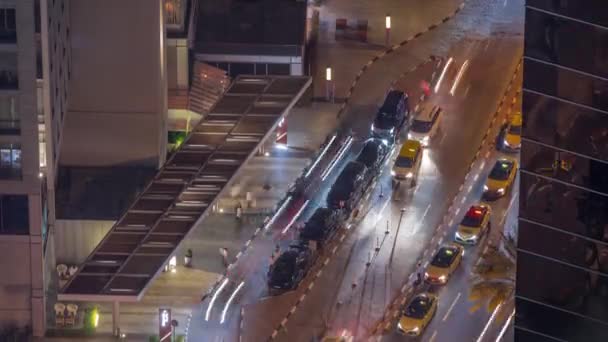 Der geschäftige Sheikh Zayed Road-Verkehr im Zeitraffer in Dubai City, Vereinigte Arabische Emirate — Stockvideo