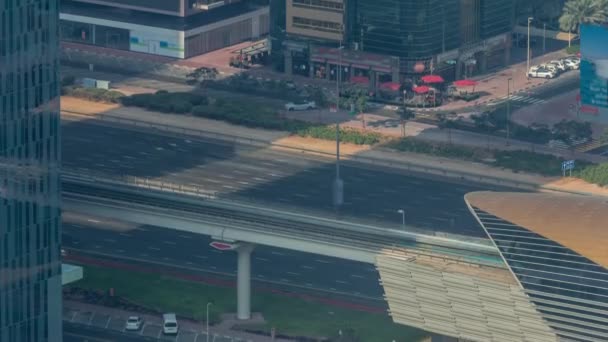 Ocupado Sheikh Zayed Road traffic aerial timelapse in Dubai city, Emiratos Árabes Unidos — Vídeos de Stock