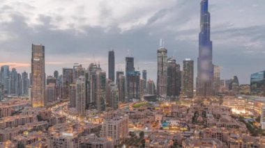Dubai Şehir Merkezi 'nden geceye geçiş zamanı en yüksek gökdelen ve diğer kulelerle
