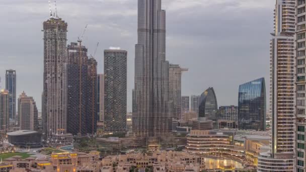 Dubai Downtown giorno per notte timelapse di transizione con grattacielo più alto e altre torri — Video Stock