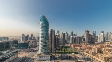 Panorama, Dubais iş hangarı kulelerini gösteriyor. Bazı gökdelenlerin çatı manzarası