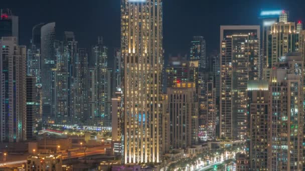 Futurismo aéreo toda la noche paisaje urbano timelapse con arquitectura iluminada del centro de Dubai, Emiratos Árabes Unidos. — Vídeos de Stock