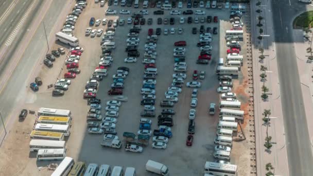 列に多くの車と駐車場の空中ビュータイムラプス — ストック動画