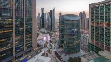Dubai Uluslararası Finans Merkezi Gökdelenleri Hava Gününden Geceye.