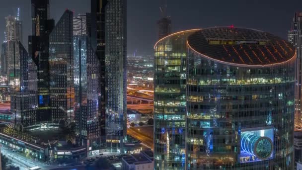 Dubai International Financial Center drapacze chmur antenowa noc timelapse. — Wideo stockowe