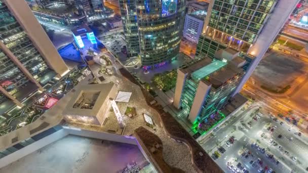 Международный финансовый центр Дубая небоскребы воздушного ночного времени. — стоковое видео