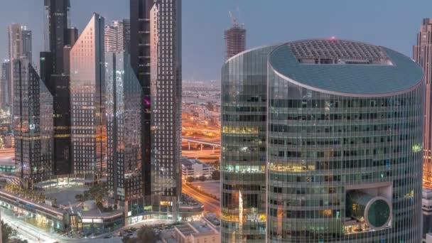 Dubai internationella finansiella centrum skyskrapor antenn natt till dag timelapse. — Stockvideo
