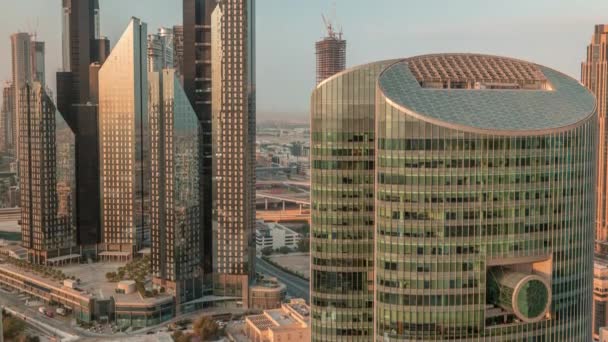 Dubai internationella finansiella centrum skyskrapor antenn morgon timelapse. — Stockvideo