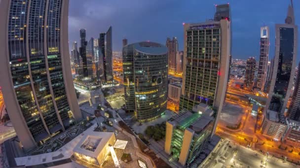 Dubai Uluslararası Finans Merkezi gökdelenlerinin panoraması Gece gündüz gökdelenler. — Stok video