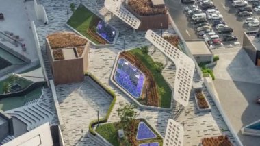 Dubai Uluslararası Finans Merkezi 'nde bulunan Gate Bulvarı' nda yeni gezinti alanı.