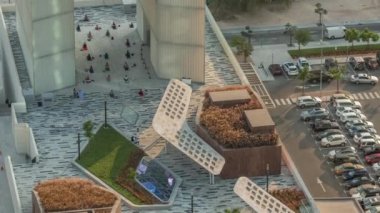 Dubai Uluslararası Finans Merkezi 'nde bulunan Gate Bulvarı' nda yeni gezinti alanı.