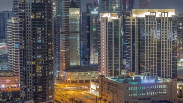 Dubais Business Bay Türme Antenne Zeitraffer Nacht. Blick von oben auf einige Wolkenkratzer