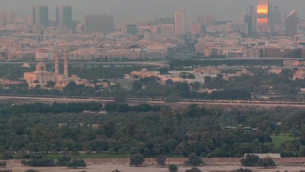 Skyline de la ciudad de Dubai con rascacielos modernos en Deira y el distrito de Zabeel timelapse aéreo — Vídeos de Stock