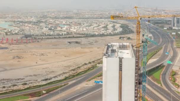 Pemandangan udara dari jalan Al Khail sibuk lalu lintas di dekat daerah teluk bisnis timelapse — Stok Video