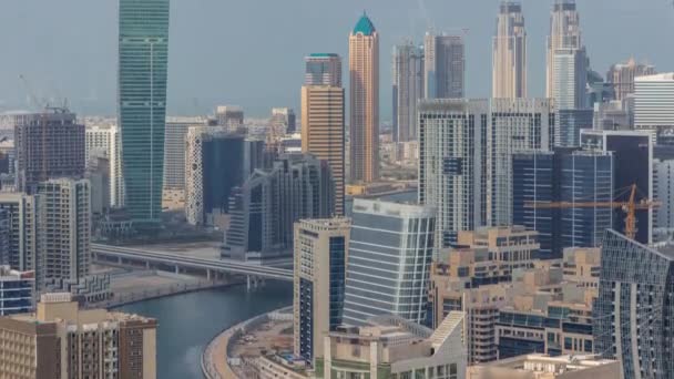 Skyline com arquitetura moderna de Dubai torres de baía de negócios timelapse. Vista aérea — Vídeo de Stock