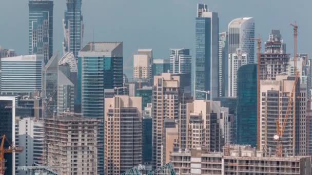 Skyline modern építészet Dubai üzleti Bay tornyok timelapse. Légi felvétel — Stock videók