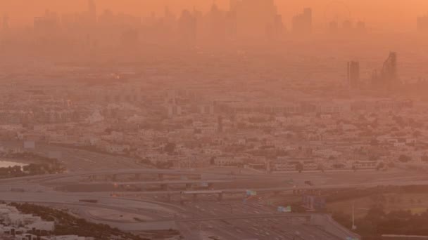 Vista aérea de muchas casas de apartamentos en la ciudad de Dubai desde arriba timelapse — Vídeos de Stock