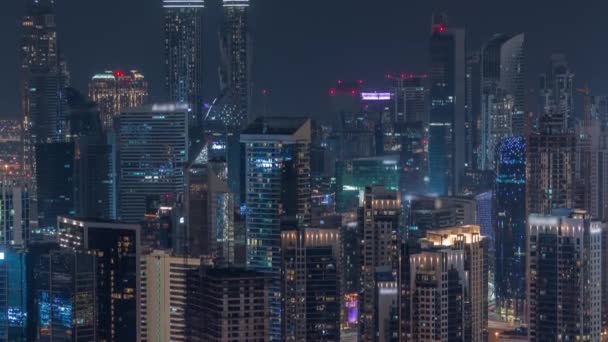 Ουρανοξύστης με σύγχρονη αρχιτεκτονική του Ντουμπάι business bay πύργους νύχτα timelapse. Αεροφωτογραφία — Αρχείο Βίντεο