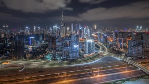 Skyline panoramico di Dubai con business bay e quartiere del centro tutta la notte timelapse. — Video Stock