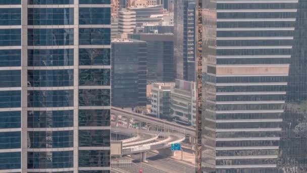 Aerial kilátás média város és al-Barsha magasságokba kerület timelapse Dubai kikötő. — Stock videók