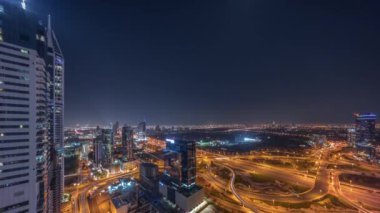 Dubai marinasından tüm gece boyunca medya şehri ve Al Barsha Tepeleri 'nin hava görüntüsü..