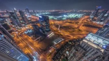 JLT ve Dubai Marina arasındaki kavşakta büyük bir kavşak var..