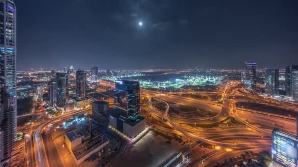 Enorme incrocio autostradale tra il quartiere JLT e Dubai Marina notte timelapse. — Video Stock