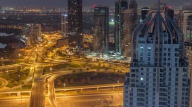 JLT ve Dubai Marina arasındaki kavşakta gece gündüz kavşak var..