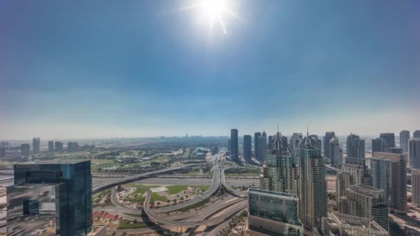 Dubai marina e arranha-céus JLT ao longo Sheikh Zayed Road antena durante todo o dia timelapse. — Vídeo de Stock
