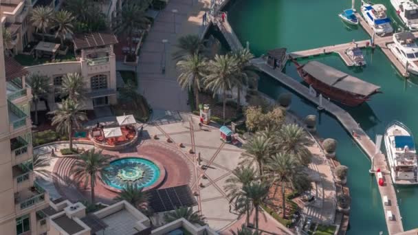 Dubai Marina nábřeží s promenádní antény timelapse, Dubaj, SAE. — Stock video