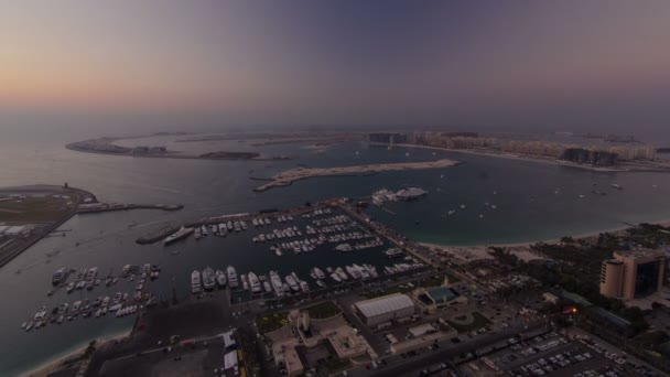Dubai Marina vidvinkel Panorama från dag till natt övergång timelapse — Stockvideo