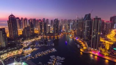 Dubai yat limanı panoraması Geceden güne geçiş zamanı