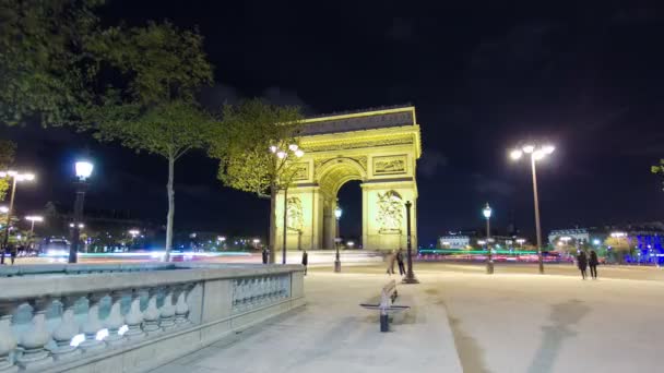 Arc de Triomphe, Paris, Frankrijk bij nacht timelapse hyperlapse — Stockvideo