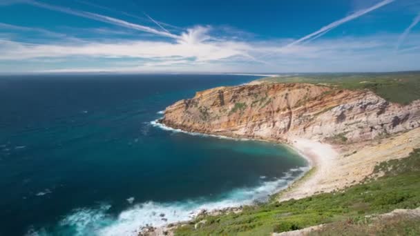 Pohled na krásné pobřeží poblíž Cape Espichel, timelapse Sesimbra, Portugalsko — Stock video
