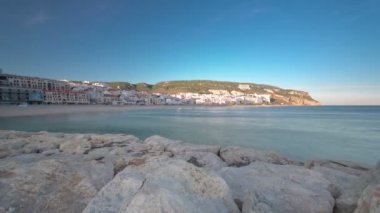 Sesimbra Portekiz, panorama timelapse küçük kasaba gün batımında