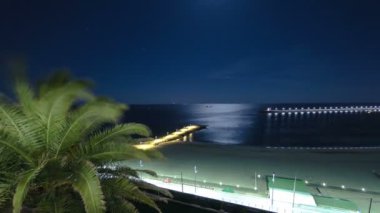 Sesimbra Beach iskele ve gece, Portekiz timelapse Palm'da ile
